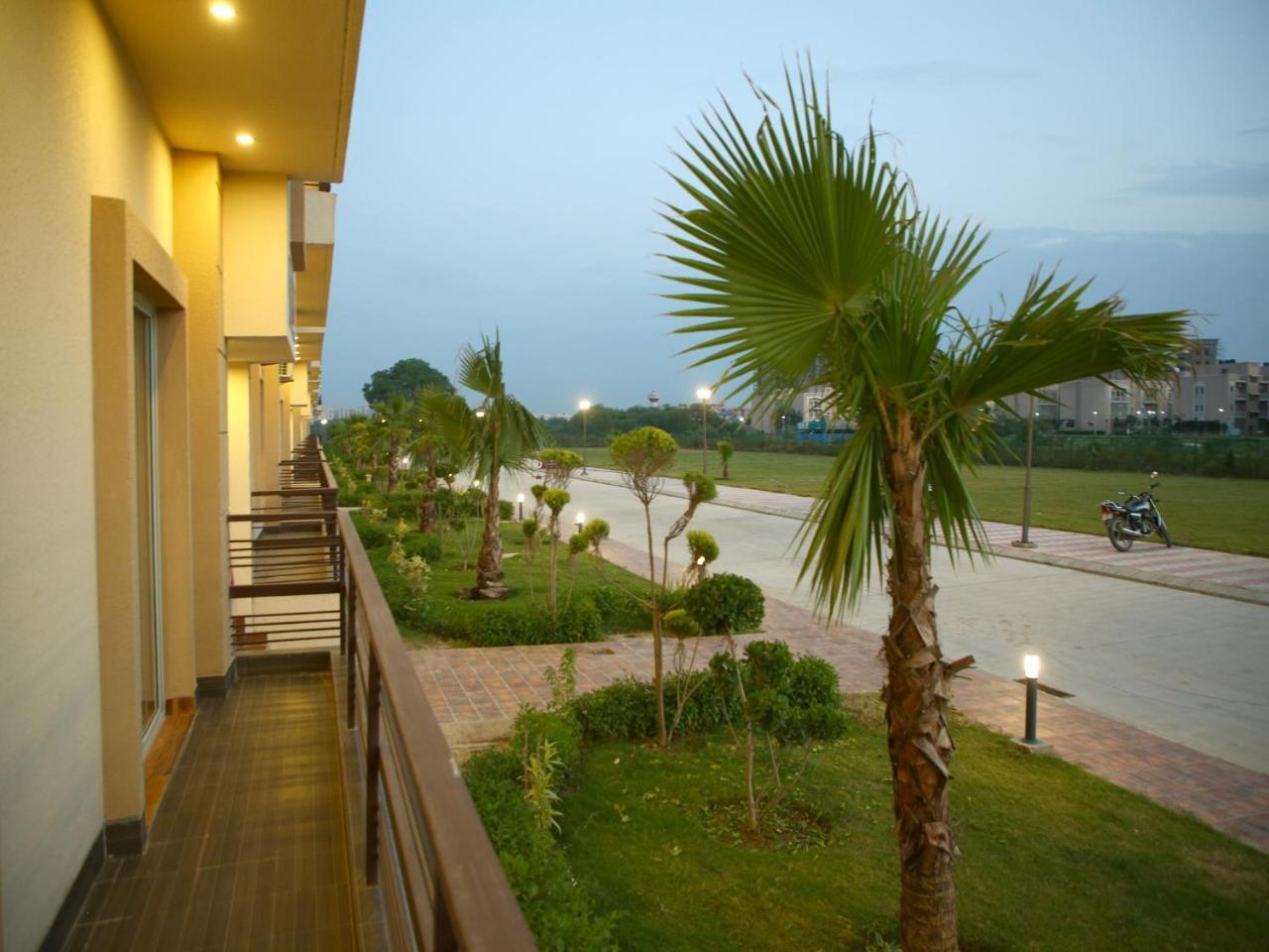 Anandam Clarks Inn Suites Вриндавана Экстерьер фото