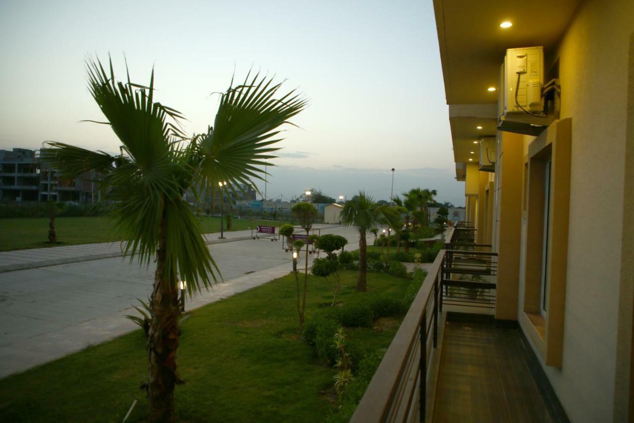 Anandam Clarks Inn Suites Вриндавана Экстерьер фото